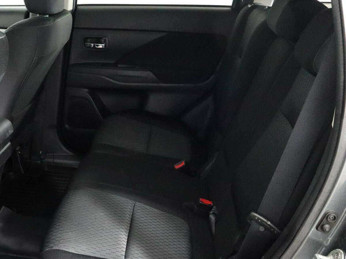 Б/У Митсубиши Оутлэндер 2013 года. Фото: #7