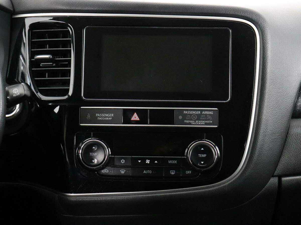 Б/У Митсубиши Оутлэндер 2018 года. Фото: #11