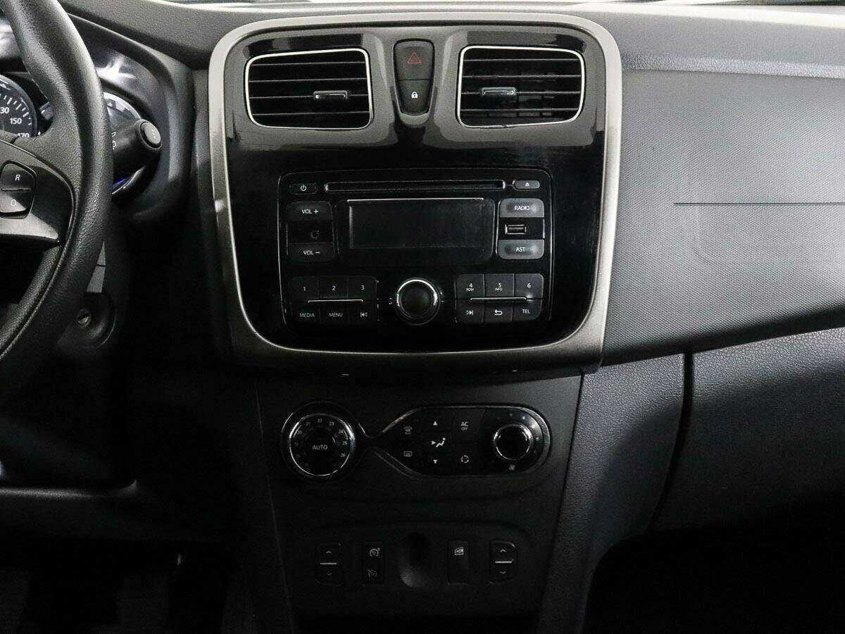 Б/У Рено Сандеро 2015 года. Фото: #10