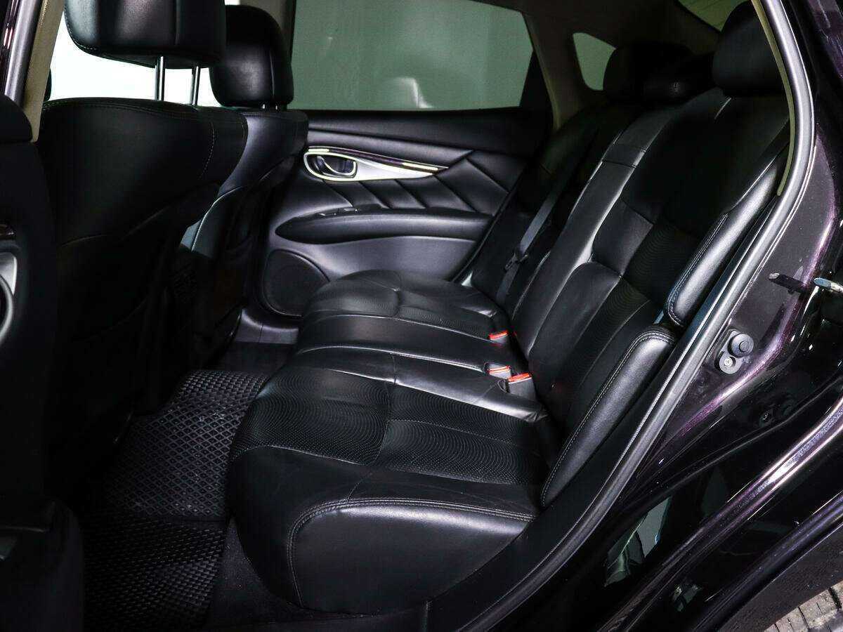 Infiniti Q70 2014 года с пробегом. Фото: #4