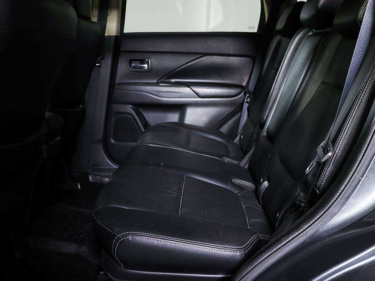 Б/У Митсубиши Оутлэндер 2013 года. Фото: #6