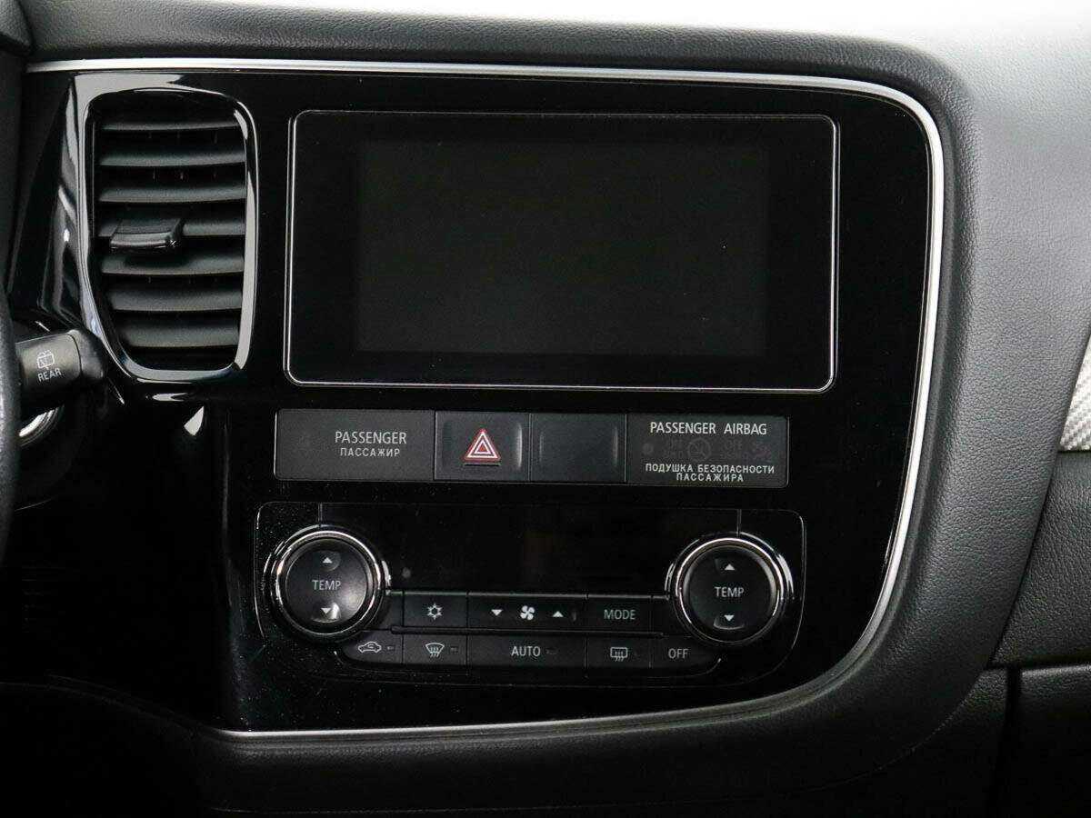 Б/У Митсубиши Оутлэндер 2018 года. Фото: #11