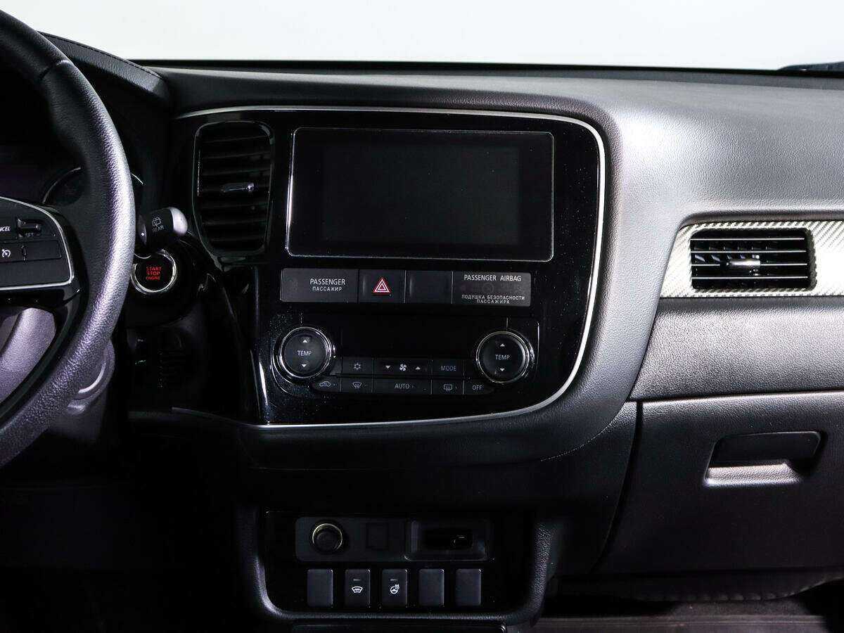 Б/У Митсубиши Оутлэндер 2018 года. Фото: #12