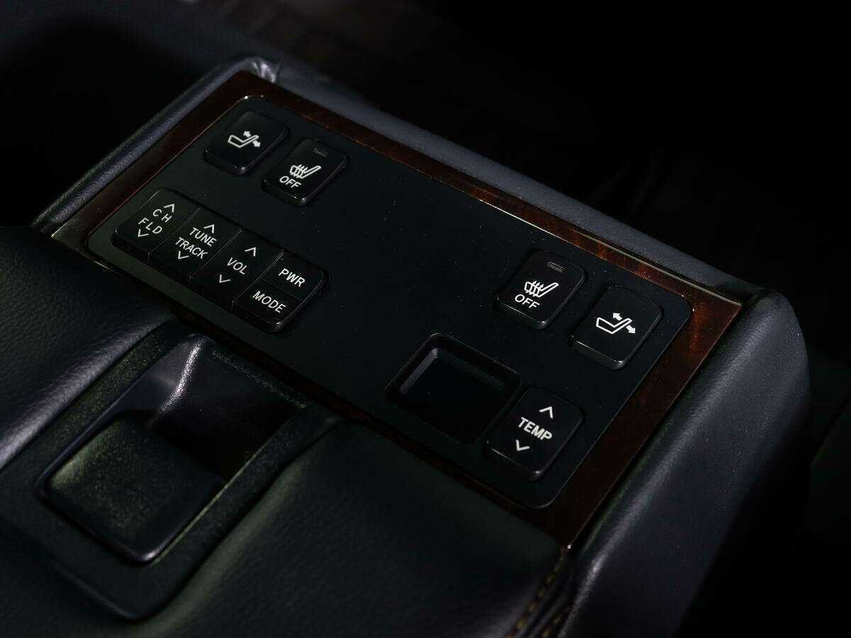 Б/У Тойота Камри 2017 года. Фото: #14