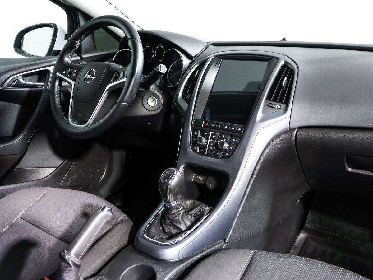 Б/У Опель Астра 2013 года. Фото: #8