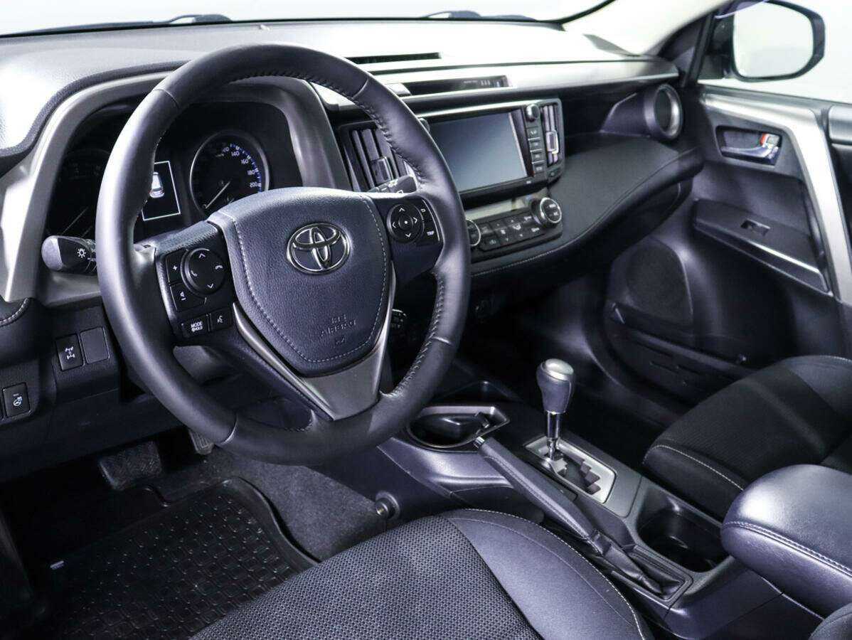 Toyota RAV4 2017 года с пробегом. Фото: #12
