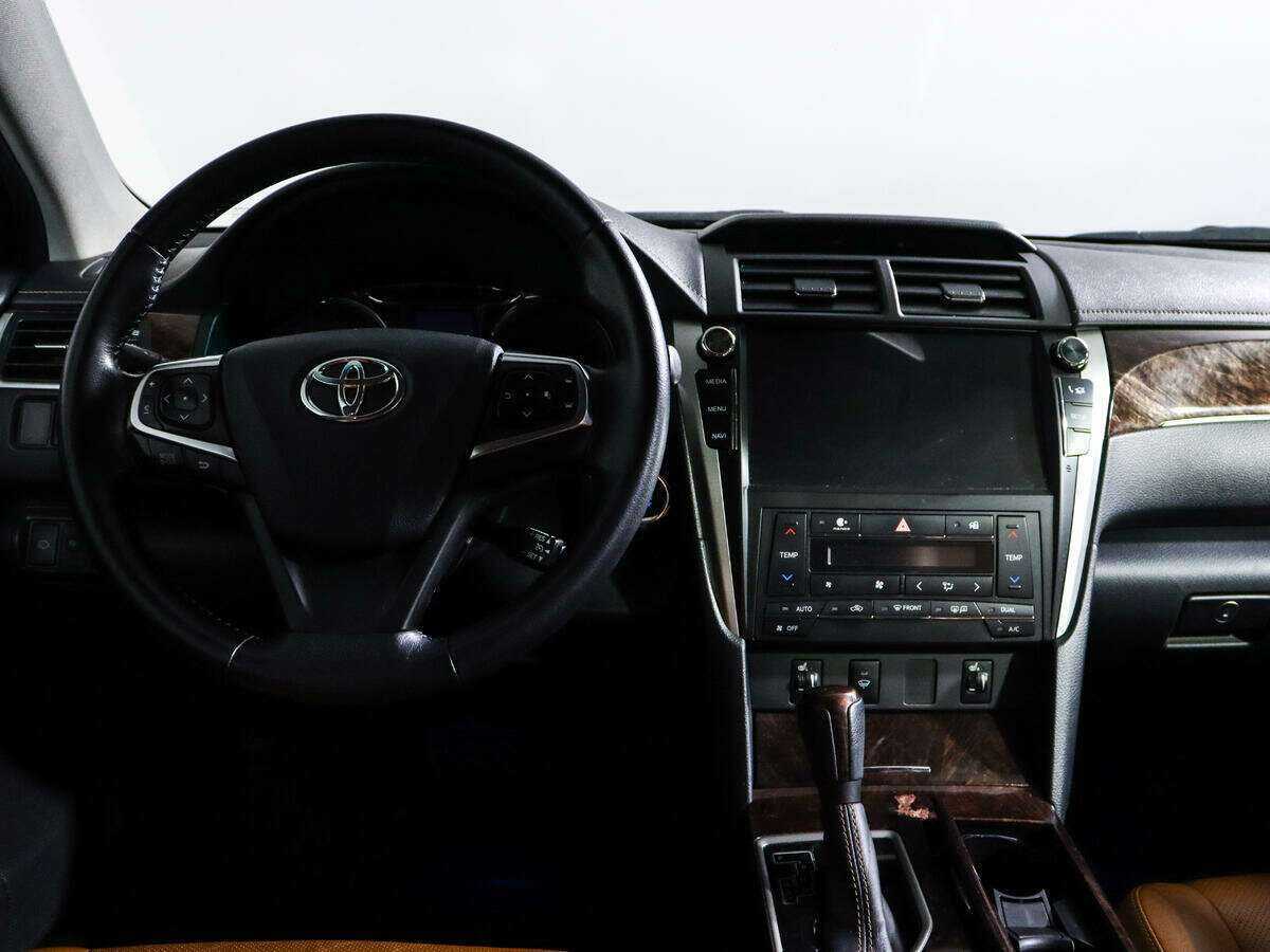Б/У Тойота Камри 2016 года. Фото: #8