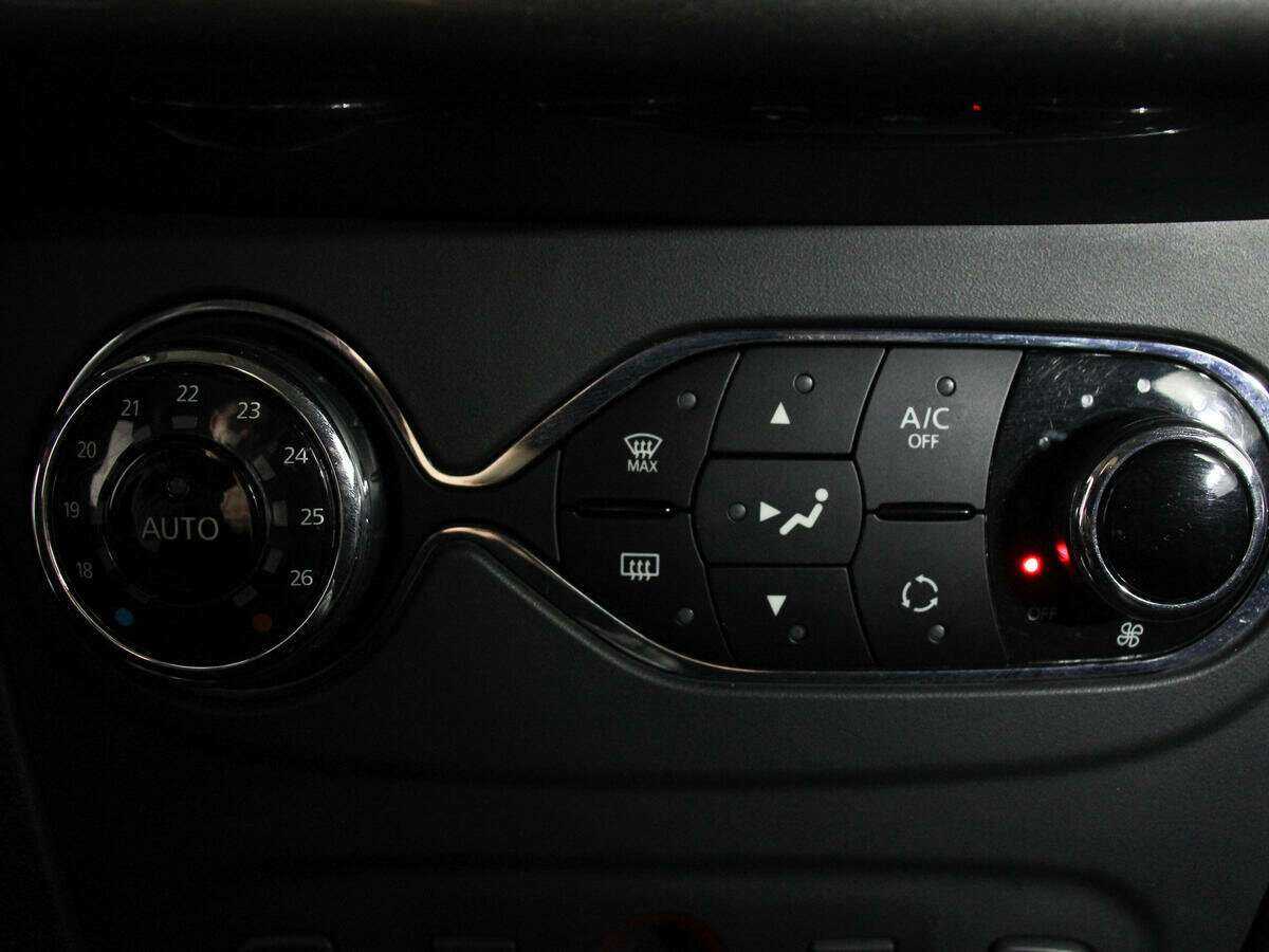 Б/У Рено Сандеро 2015 года. Фото: #14