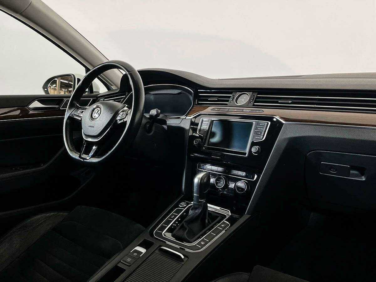 Б/У Фольксваген Пассат 2017 года. Фото: #8