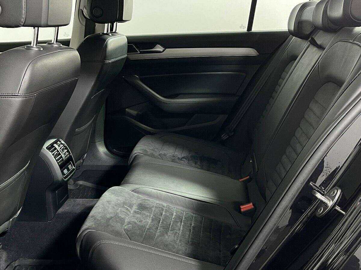 Б/У Фольксваген Пассат 2017 года. Фото: #9