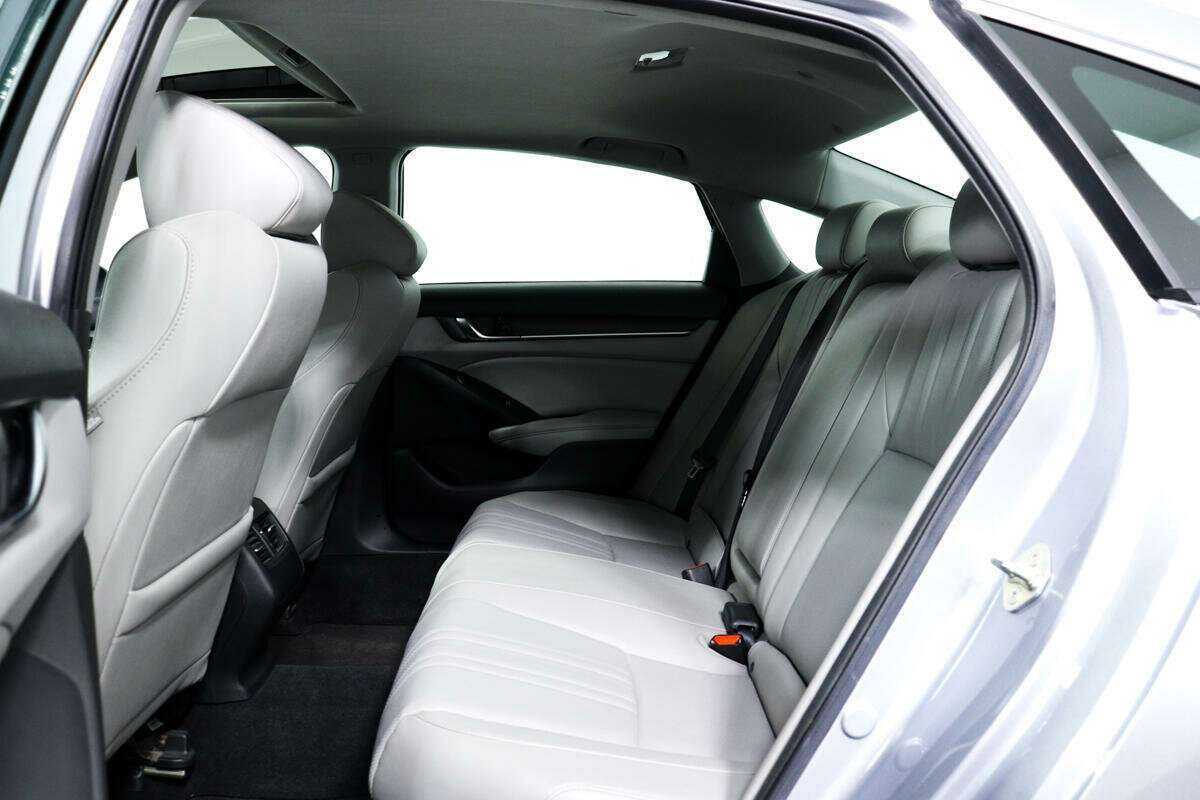 Б/У Хонда Аккорд 2018 года. Фото: #11