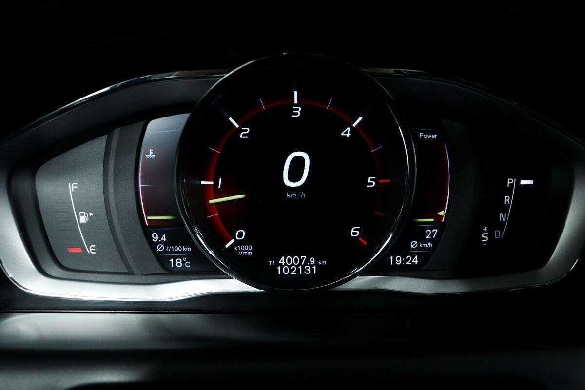 Б/У Вольво ИксЦ60 2014 года. Фото: #9