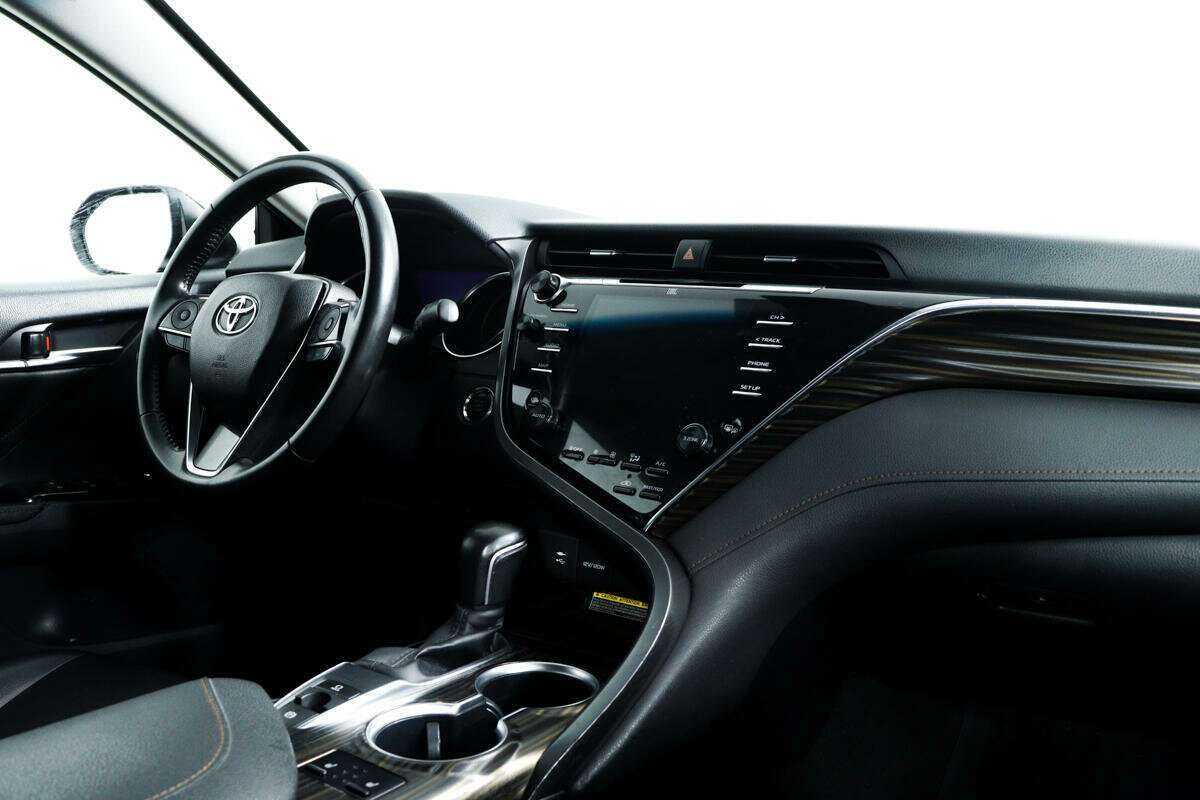 Toyota Camry 2018 года с пробегом. Фото: #8