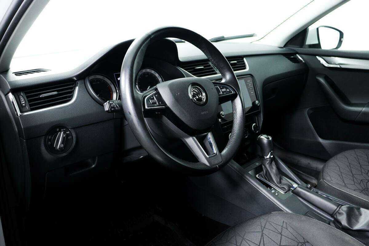 Б/У Шкода Октавия 2019 года. Фото: #11