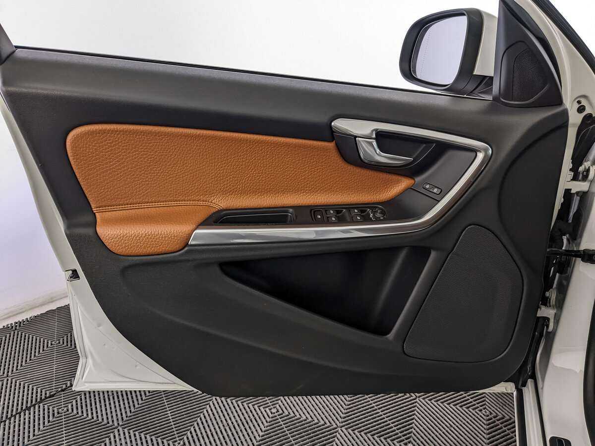 Б/У Вольво С60 2012 года. Фото: #16