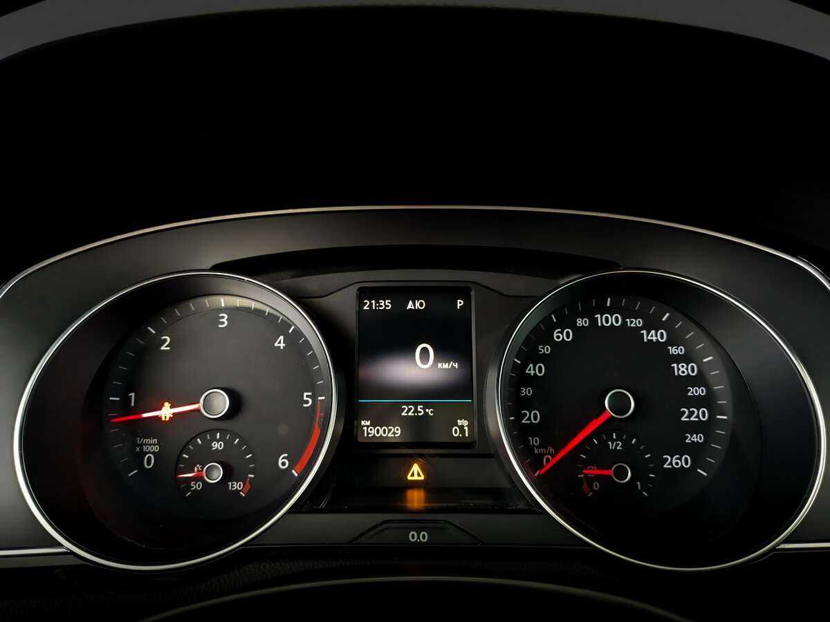 Б/У Фольксваген Пассат 2018 года. Фото: #12