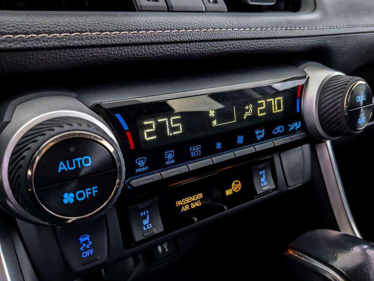 Toyota RAV4 2020 года с пробегом. Фото: #20