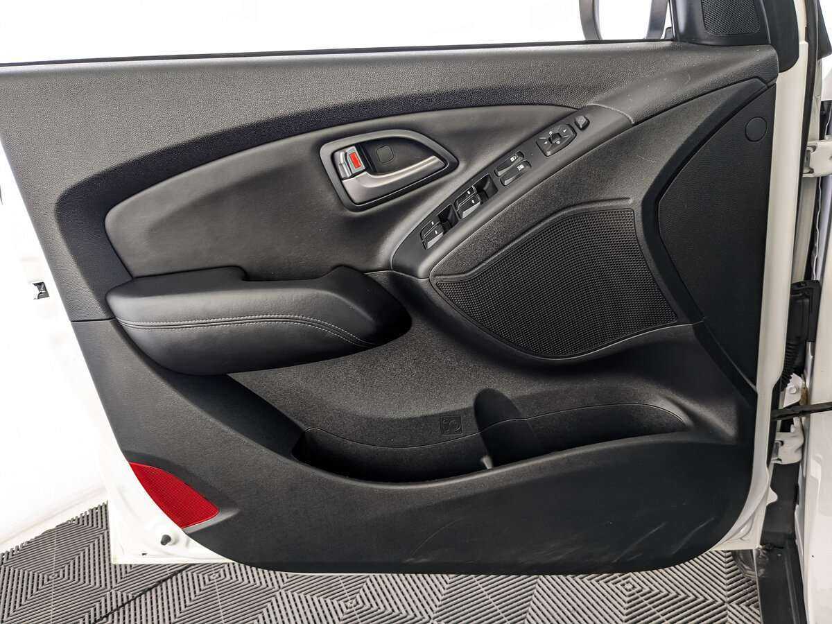 Б/У Хендай ай-икс35 2015 года. Фото: #18