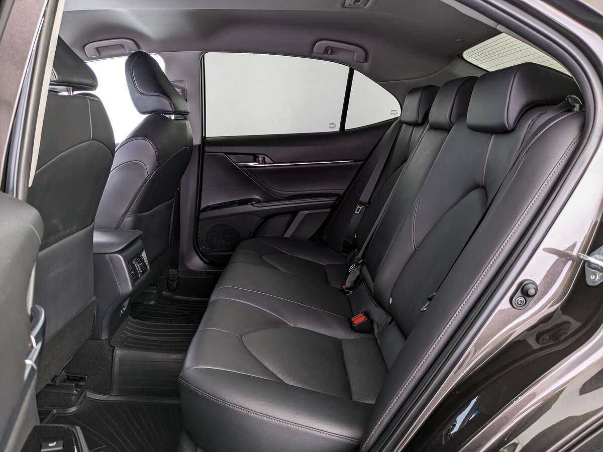 Toyota Camry 2018 года с пробегом. Фото: #13