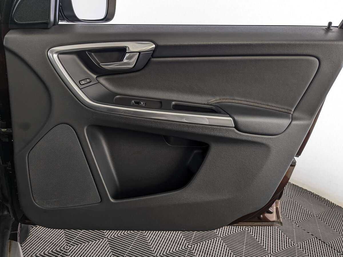 Б/У Вольво ИксЦ60 2015 года. Фото: #20