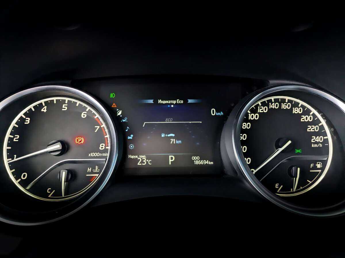 Б/У Тойота Камри 2019 года. Фото: #12