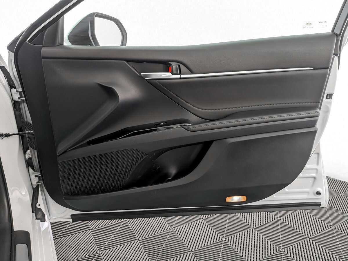 Б/У Тойота Камри 2019 года. Фото: #24