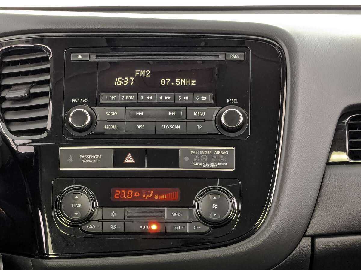 Б/У Митсубиши Оутлэндер 2019 года. Фото: #12