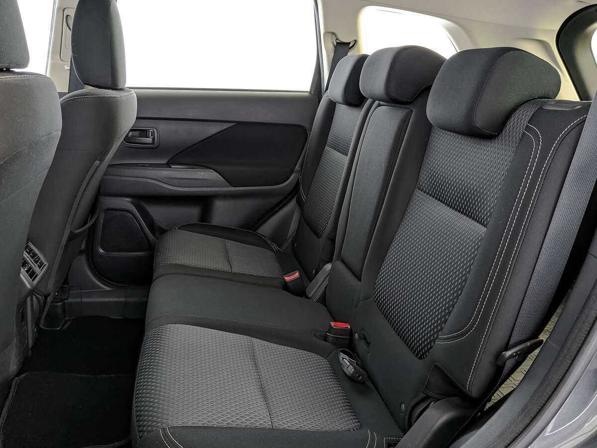 Б/У Митсубиши Оутлэндер 2019 года. Фото: #13