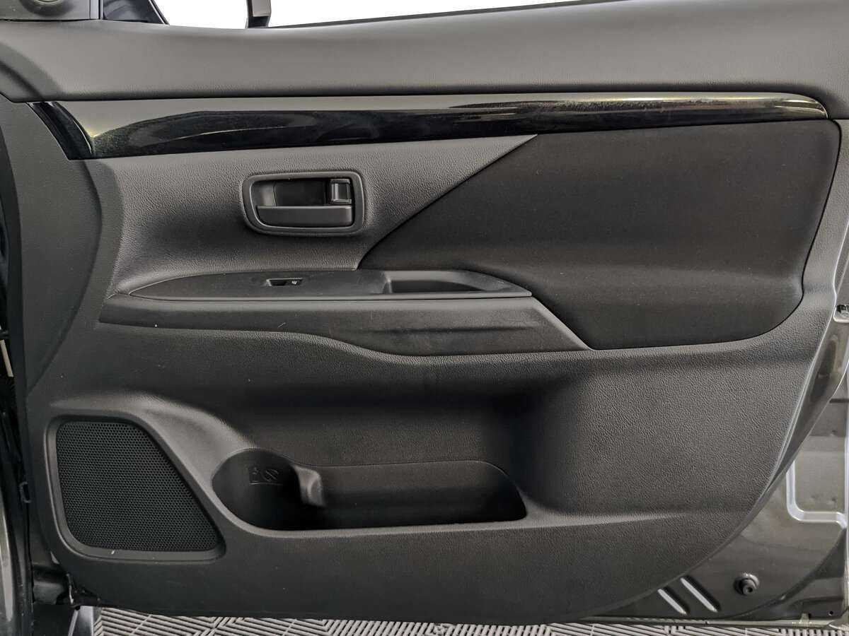 Б/У Митсубиши Оутлэндер 2019 года. Фото: #20