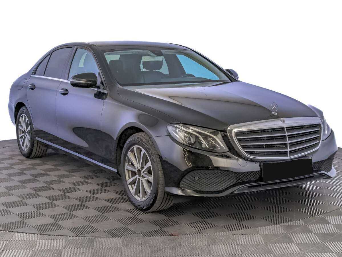 Mercedes-Benz E-Класс 2018 года с пробегом. Фото: #2