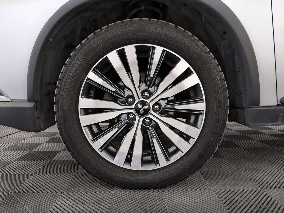 Б/У Митсубиши Оутлэндер 2020 года. Фото: #11