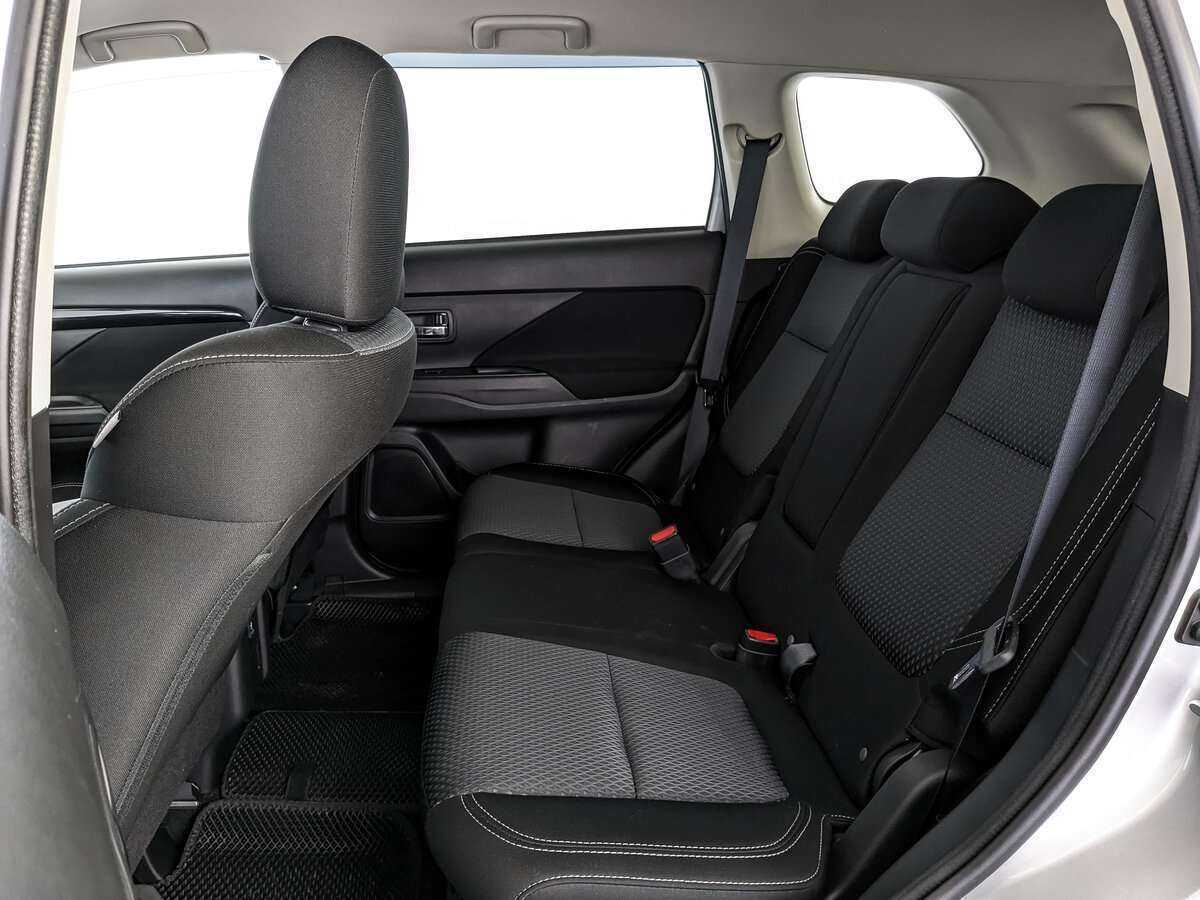 Б/У Митсубиши Оутлэндер 2020 года. Фото: #15