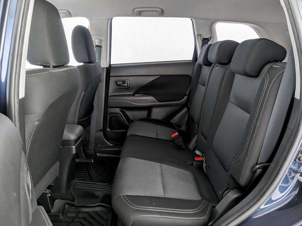 Б/У Митсубиши Оутлэндер 2019 года. Фото: #9