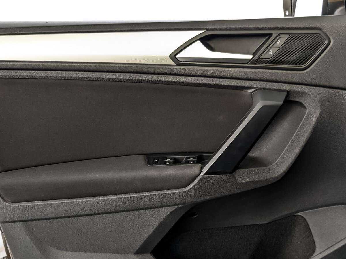 Б/У Фольксваген Тигуан 2020 года. Фото: #17