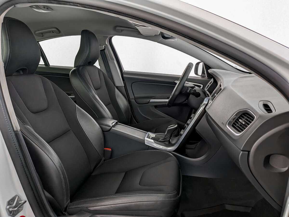 Б/У Вольво С60 2015 года. Фото: #18