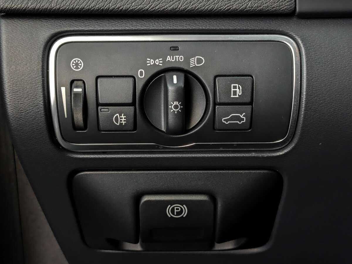 Б/У Вольво С60 2015 года. Фото: #22