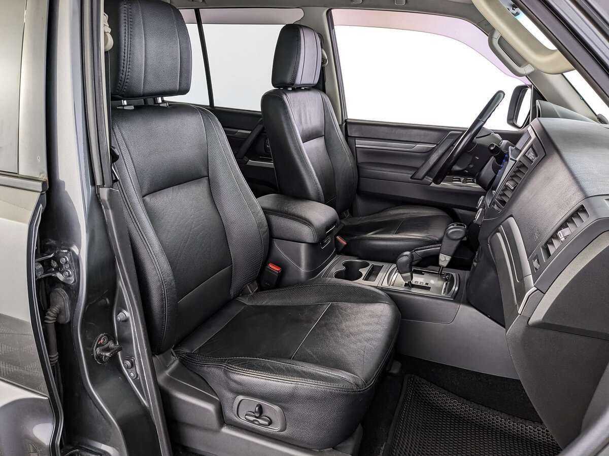 Б/У Митсубиши Паджеро 2013 года. Фото: #23