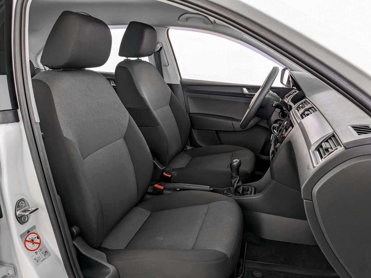 Б/У Шкода Рапид 2017 года. Фото: #18