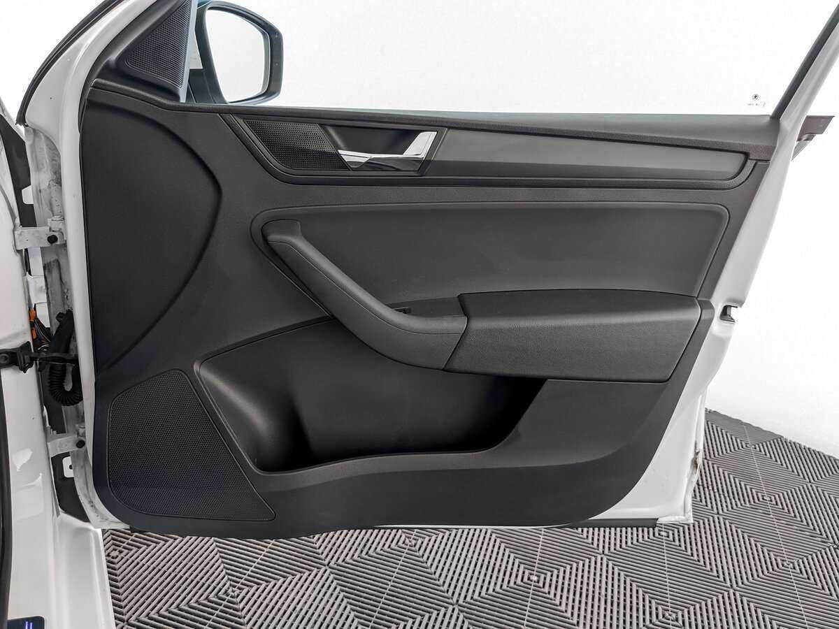 Б/У Шкода Рапид 2017 года. Фото: #19