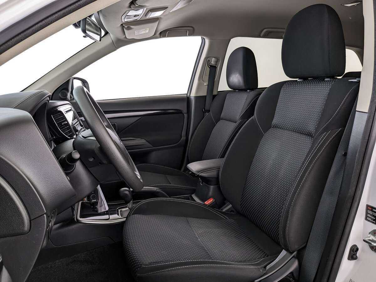 Б/У Митсубиши Оутлэндер 2019 года. Фото: #15