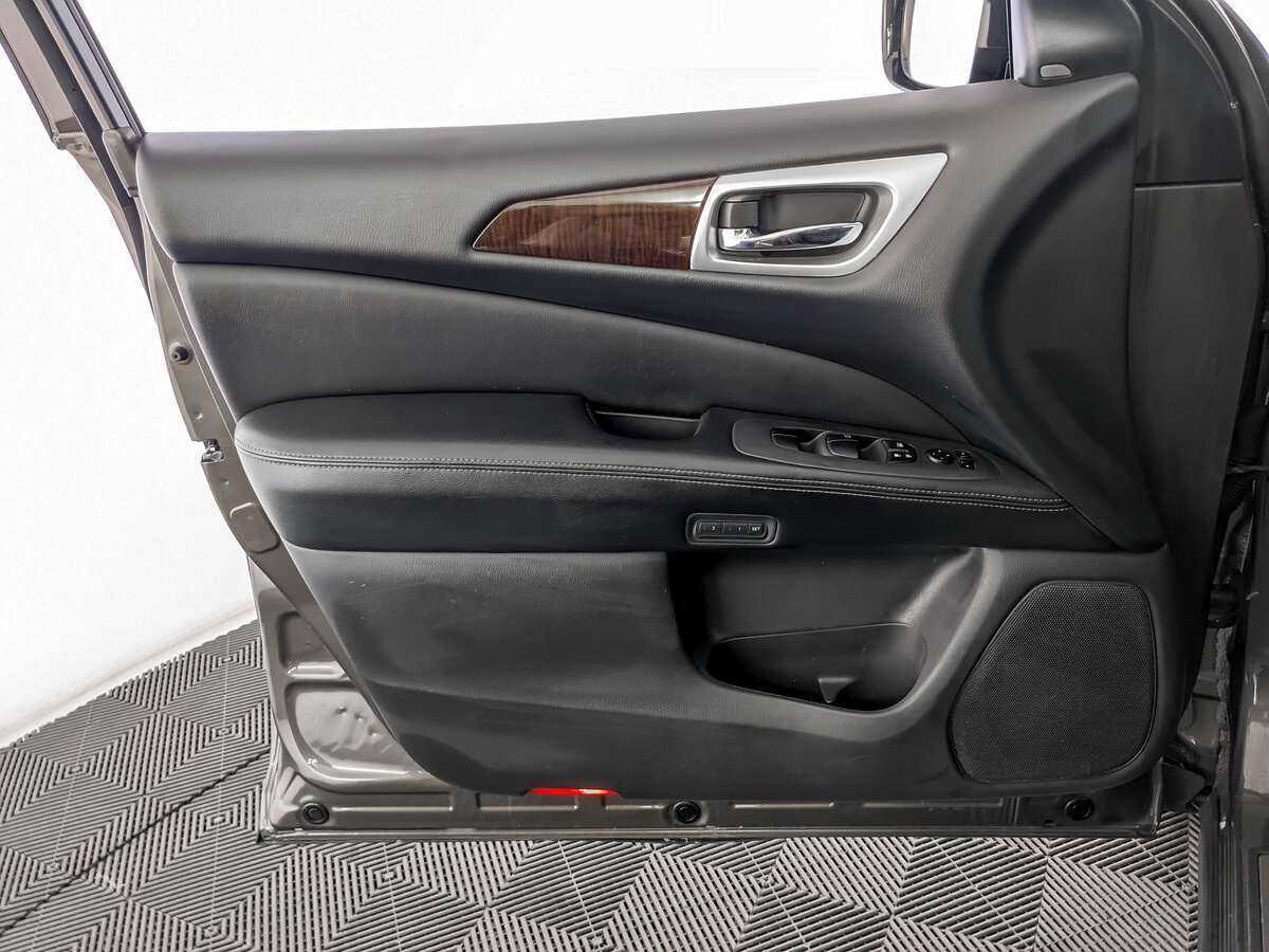 Б/У Ниссан Патфайндер 2016 года. Фото: #14