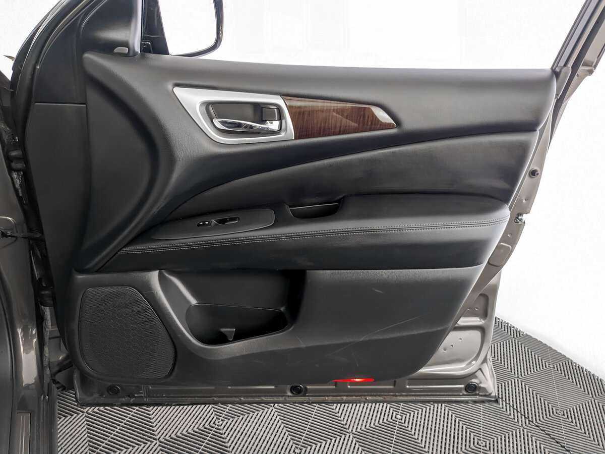 Б/У Ниссан Патфайндер 2016 года. Фото: #20