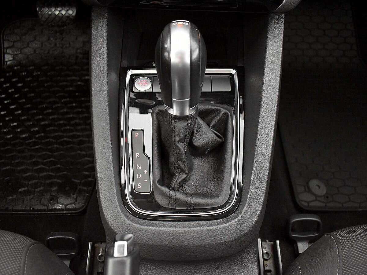 Б/У Фольксваген Джетта 2017 года. Фото: #13