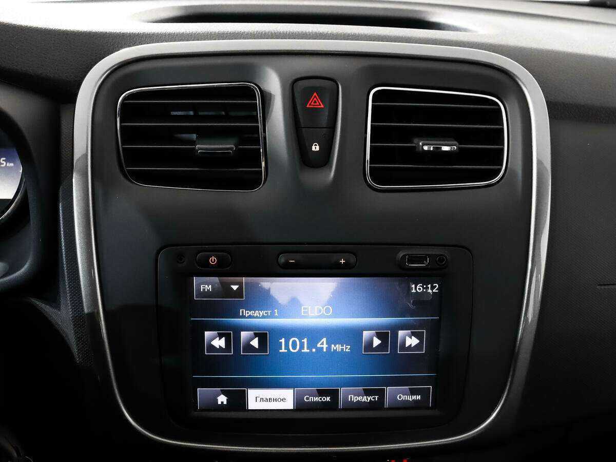 Б/У Рено Сандеро 2015 года. Фото: #12