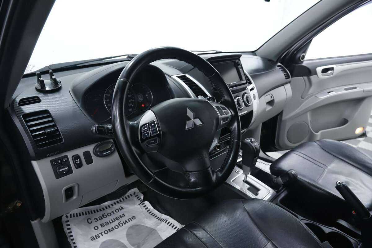 Mitsubishi Pajero Sport 2015 года с пробегом. Фото: #7