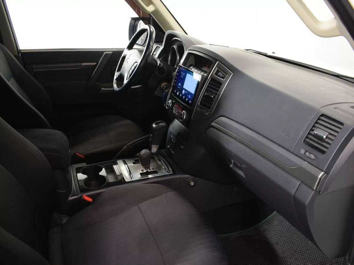 Б/У Митсубиши Паджеро 2015 года. Фото: #6