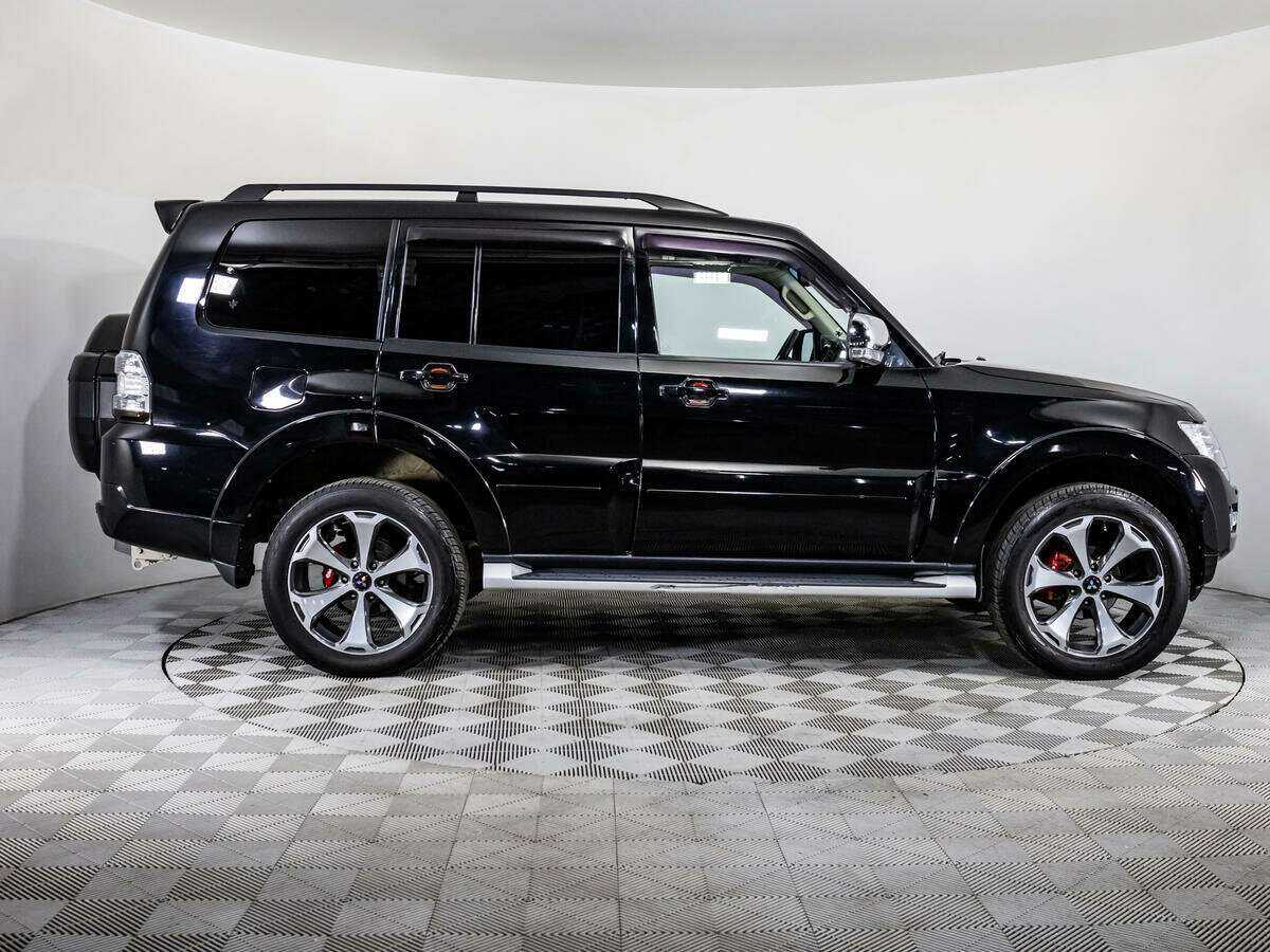 Mitsubishi Pajero 2015 года с пробегом. Фото: #3