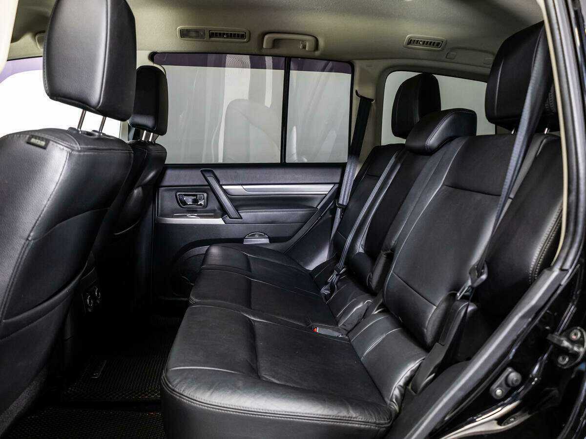 Mitsubishi Pajero 2015 года с пробегом. Фото: #9