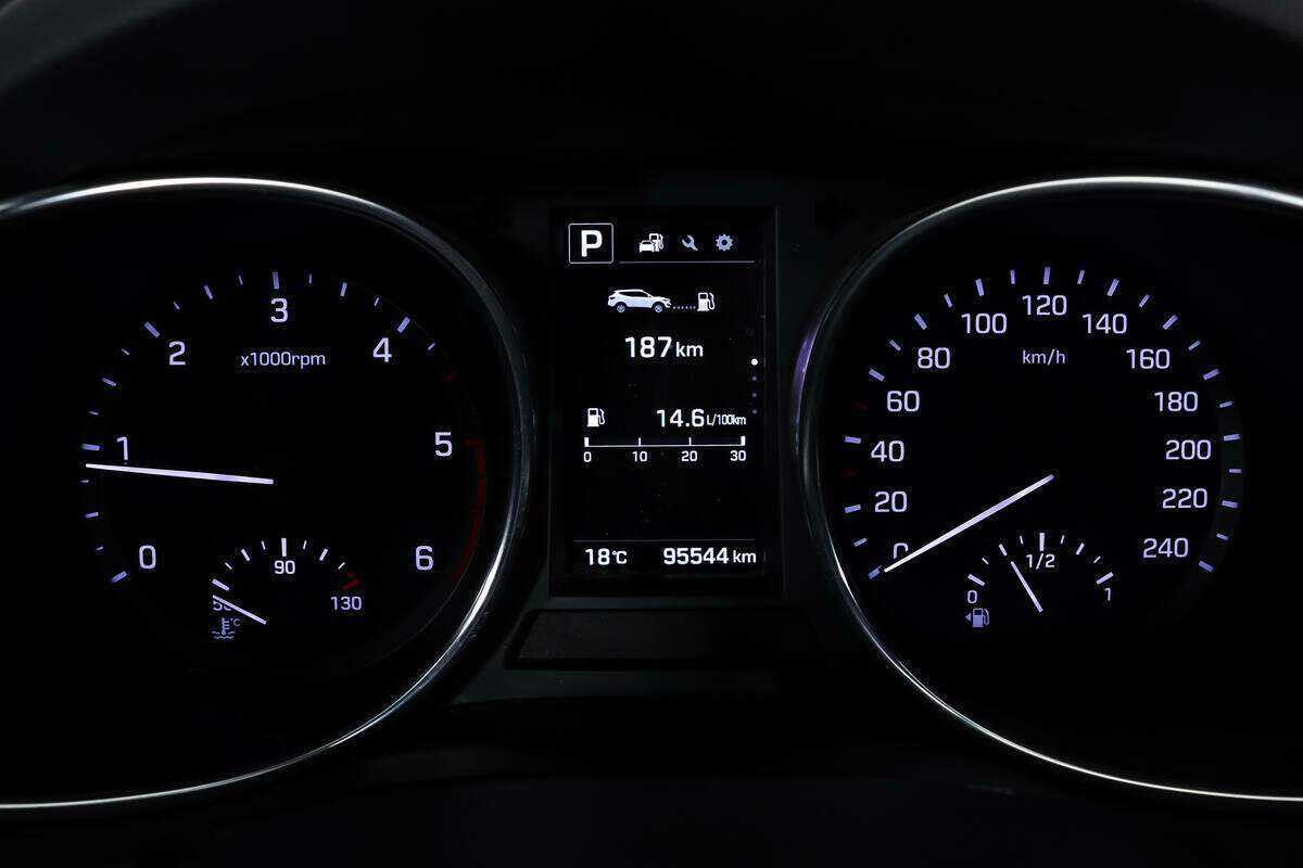 Б/У Хендай Санта Фе 2015 года. Фото: #11