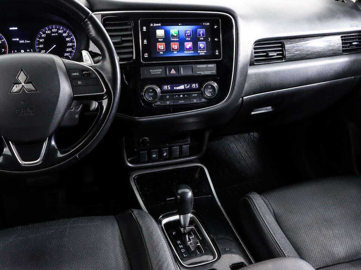 Б/У Митсубиши Оутлэндер 2018 года. Фото: #12